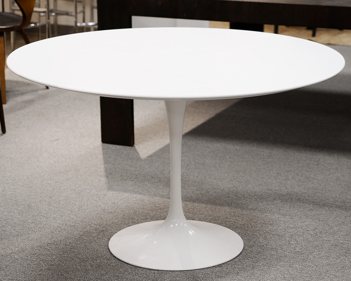 Knoll Dining Tables
