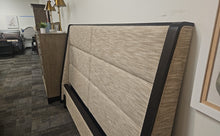 Lexington 'Barcelona' King Bed