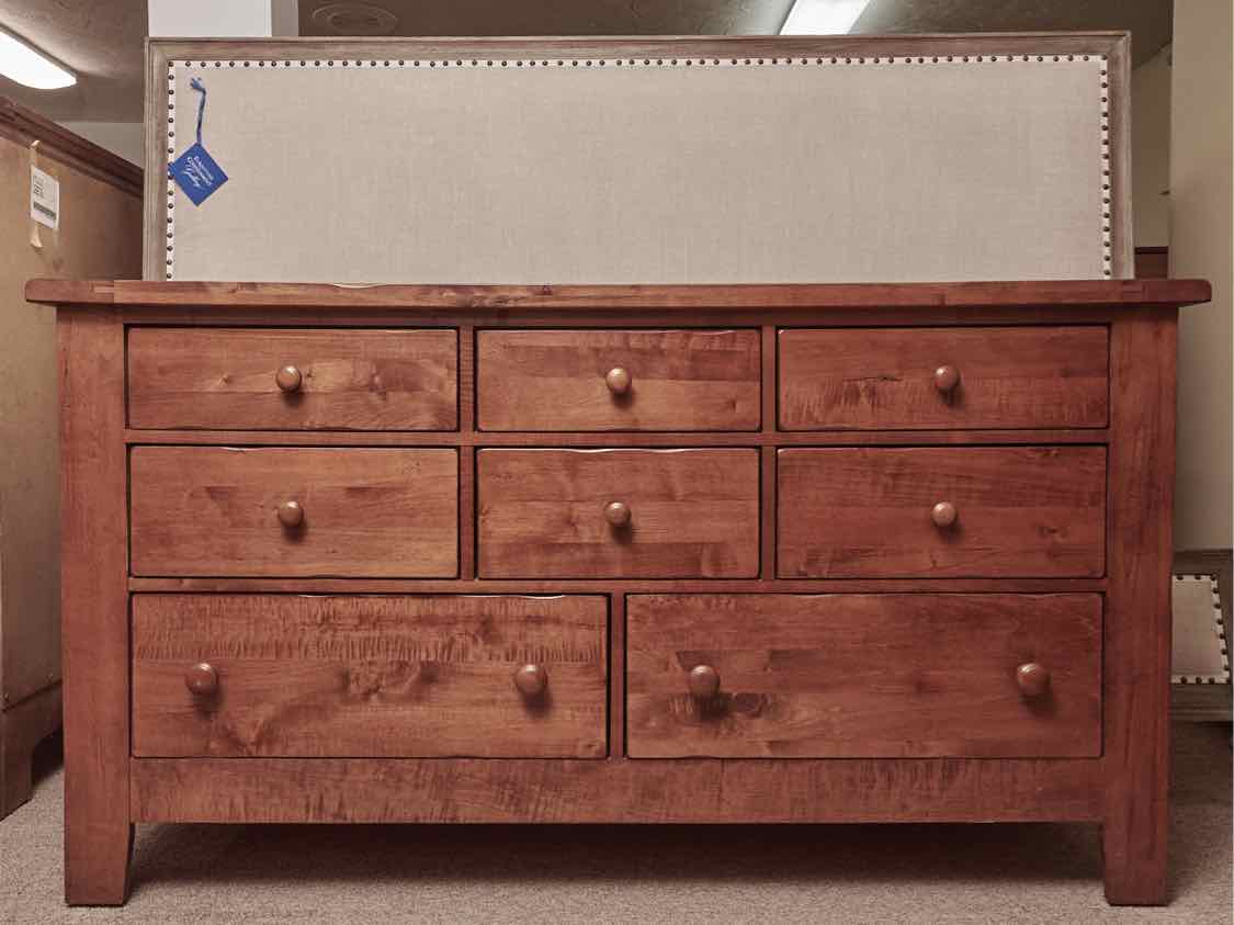Vaughan Bassett  'Solids' Maple 8 Drawer Dresser