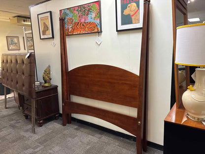 Kincaid Cherry Pencil Post Queen Bed