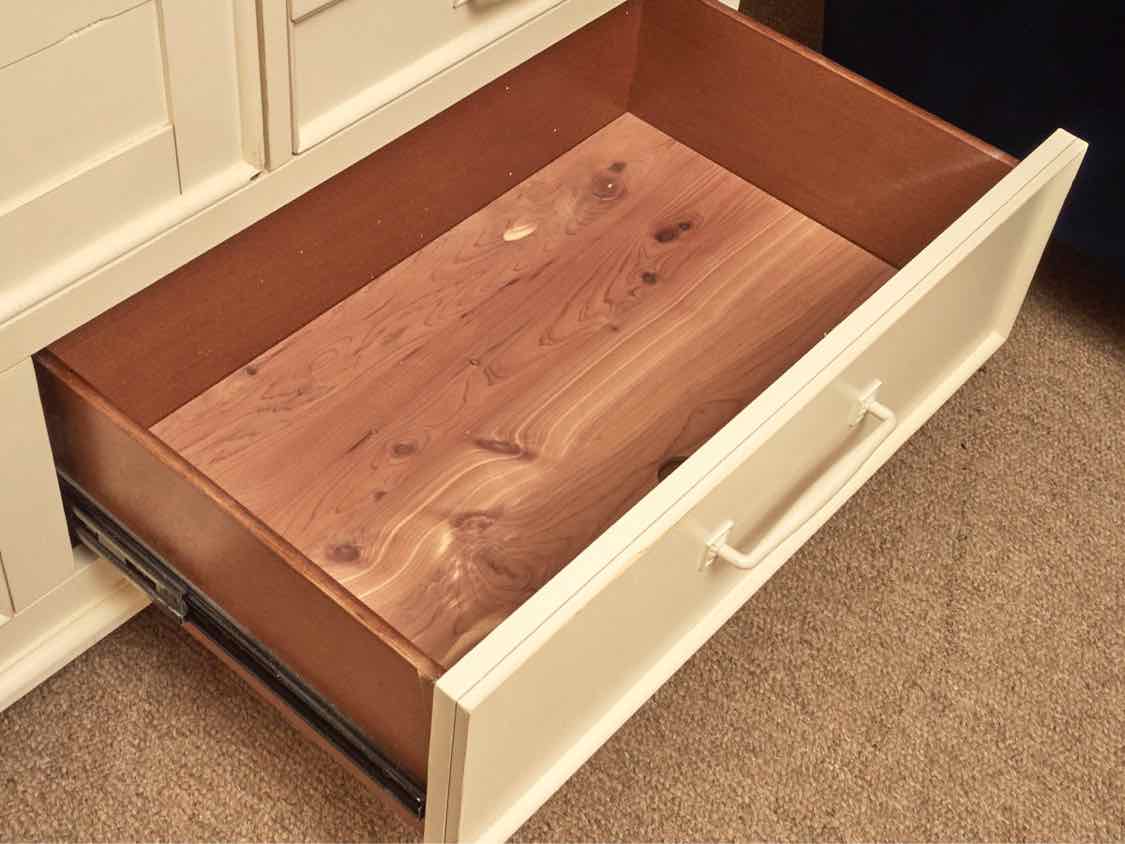 Klaussner 'Carolina Preserves' Ivory Finish 9 Drawer Dresser