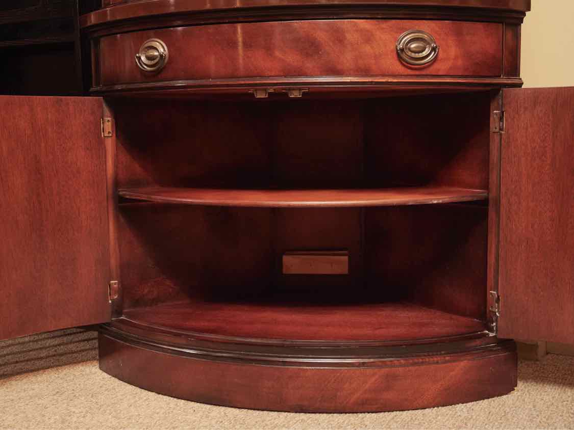 Drexel Mahogany 2 Glass Curved Door 1 Drawer Lower Doors  China Cabinet