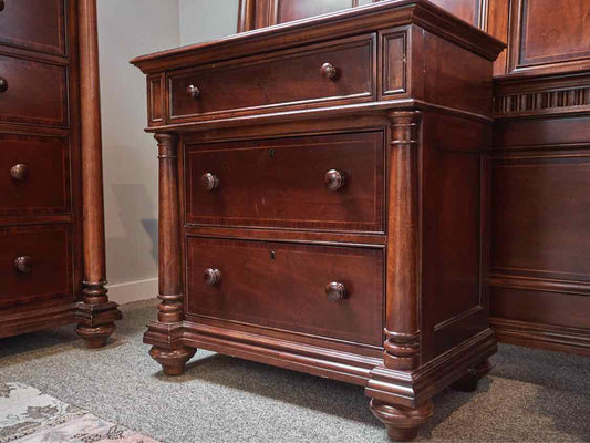 Thomasville Mahogany Finish 3 Drawer  Nightstand