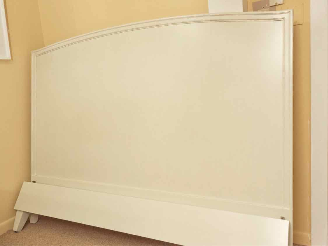 Tobi Fairley For Woodbridge Inc  Off White  King Bed