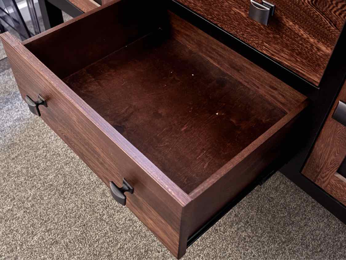 Black & Oak Server