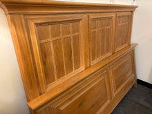 Thomasville 'Nightview' Washed Oak Queen Bed