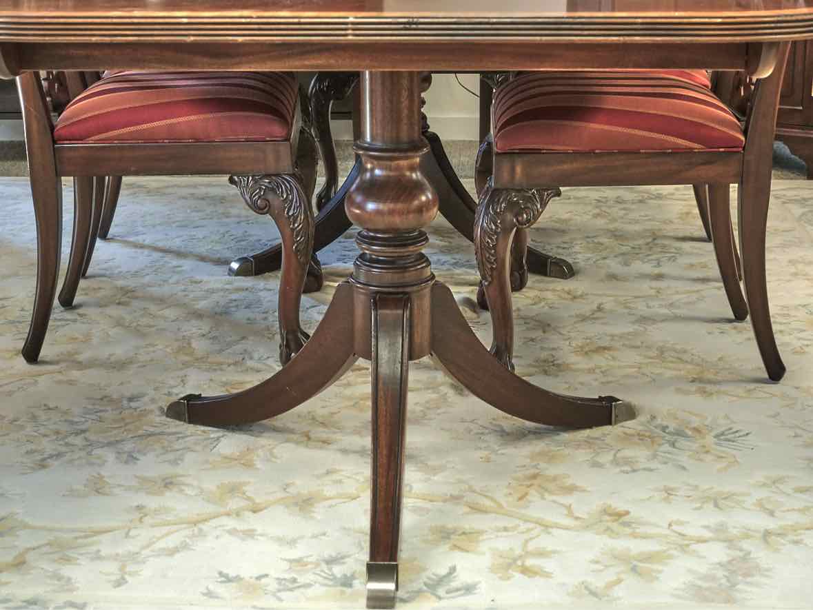 Ethan Allen Banded Mahogany Dining Table & Set of 8 Chairs