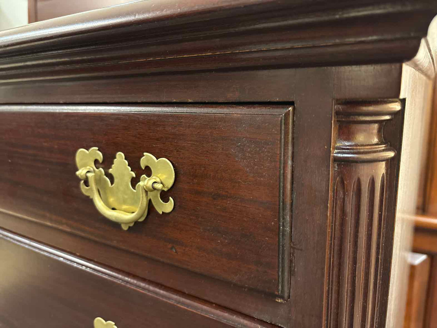Queen Anne Mahogany 8-Drawer Dresser