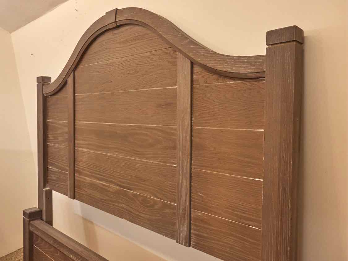 Vaughan Bassett Arched Headboard Full Bed in Folkstone Driftwood Finish