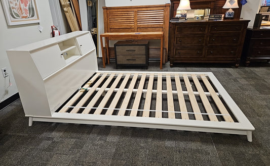 Pottery Barn White Lacquer Queen Bed