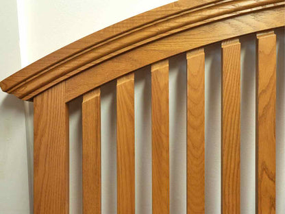 Vaughn Bassett Queen Arched Oak Bed