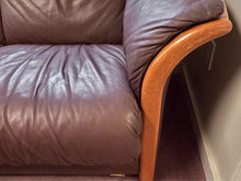 Ekornes Manhattan Loveseat in Chocolate Leather with Teak Wood Trim