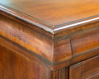 Ethan Allen 'British Classics' Cherry Finish 3 Door Sideboard