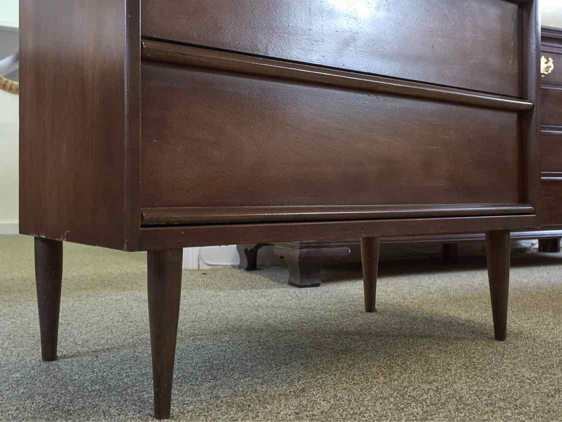 Bassett  Mid Century Modern Mahogany 4 Drawer Chest