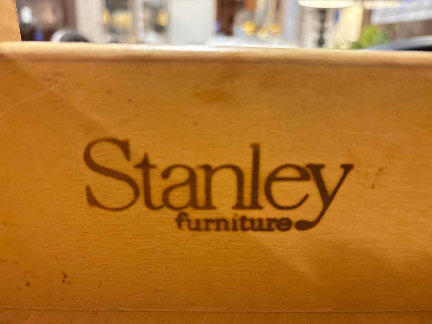 Stanley Pine Server w/ Hutch