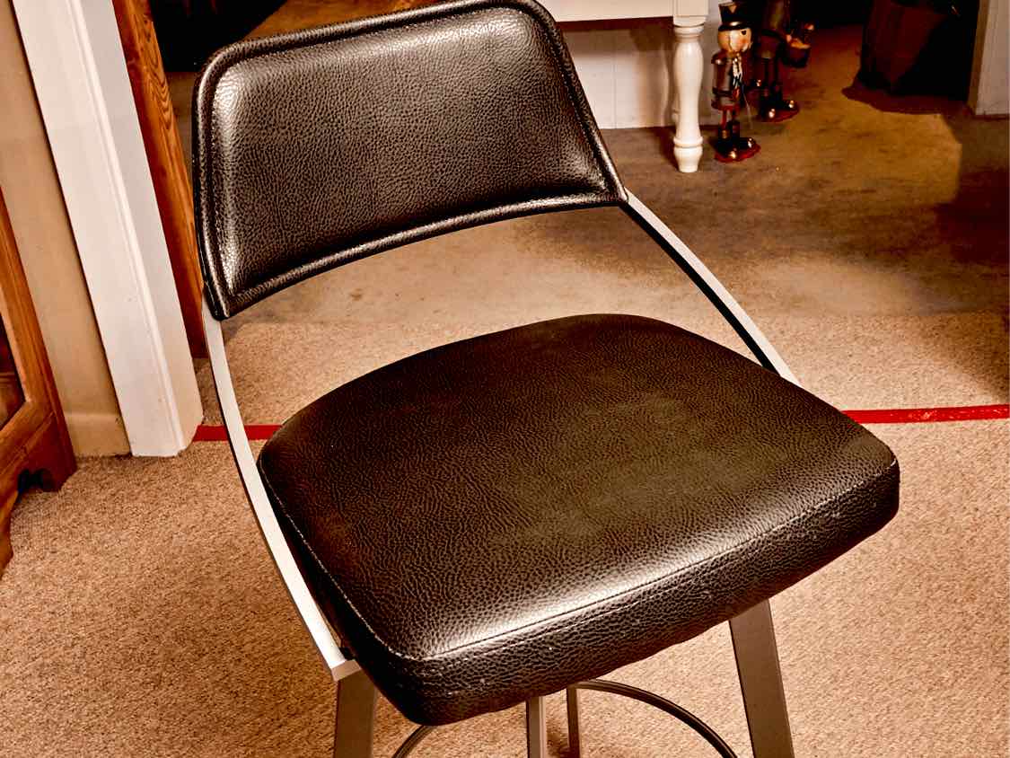 Set Of 4 Tricia Inc. Canada Pebble Leather Steel Legs Swivel  Counter Stools