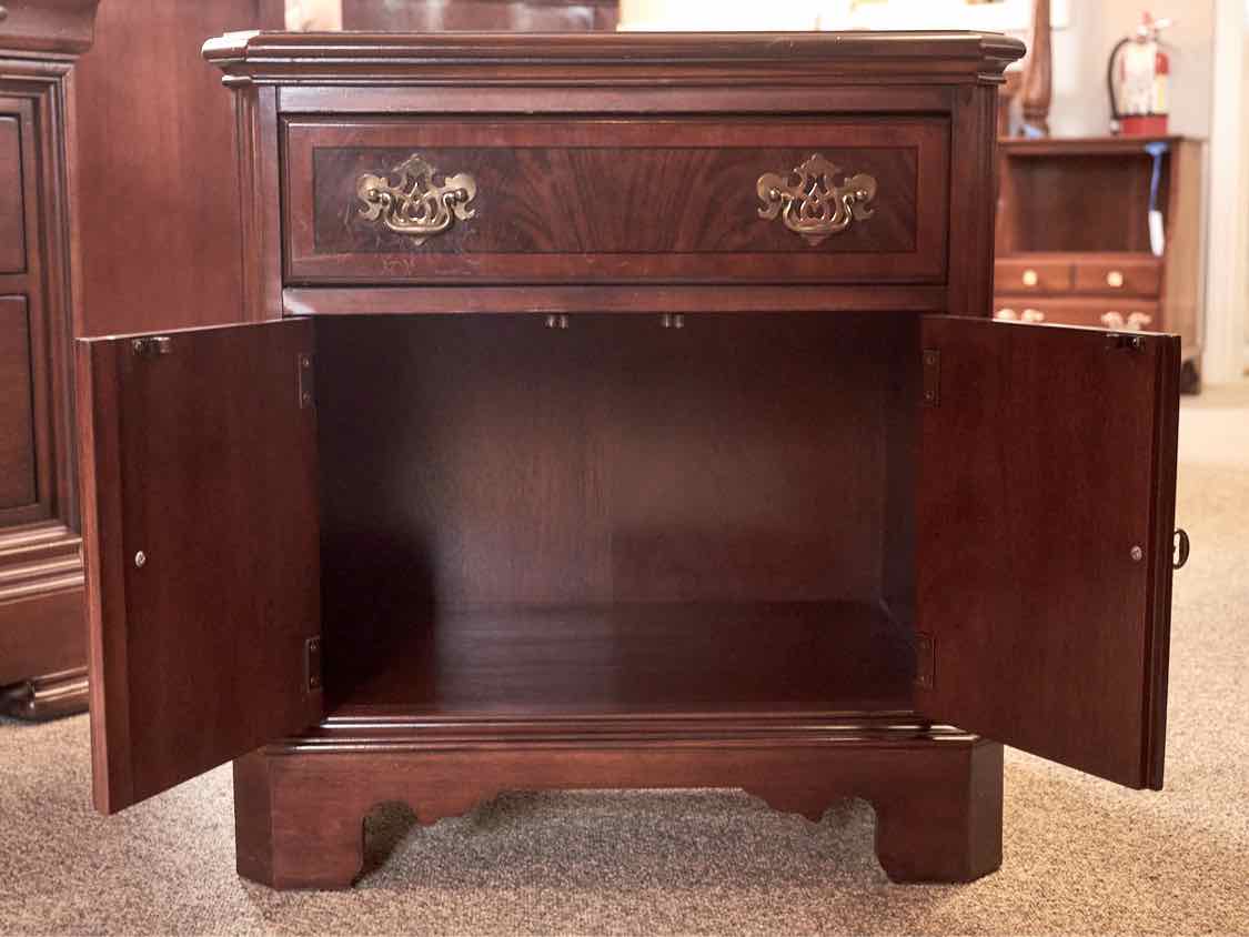 Drexel Burled Mahogany Nightstand with 1 Drawer & 2 Doors