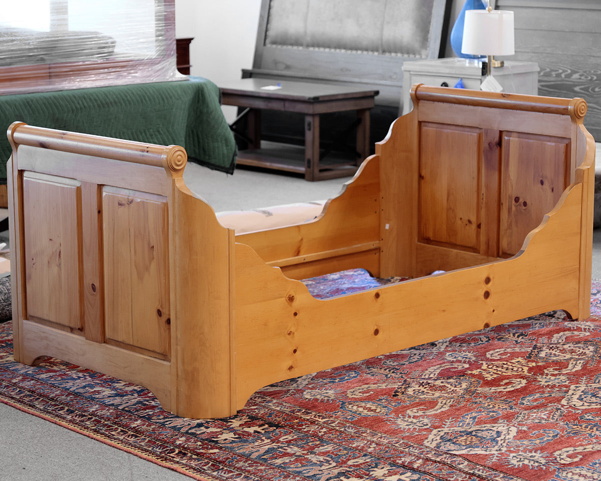 Twin Vintage Pine Daybed