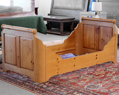 Twin Vintage Pine Daybed