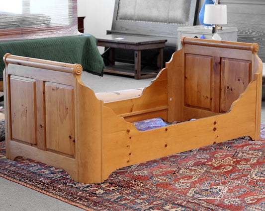 Twin Vintage Pine Daybed