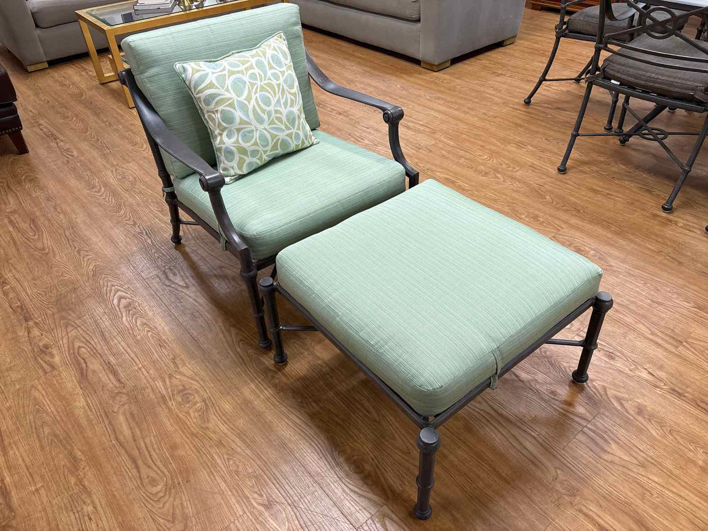 Woodard 'Delphi' Outdoor Set
