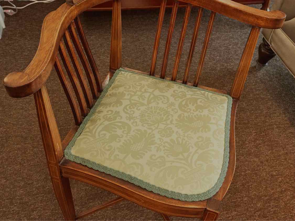 Edwardian  Period 1895-1905 Inlaid Corner Chair