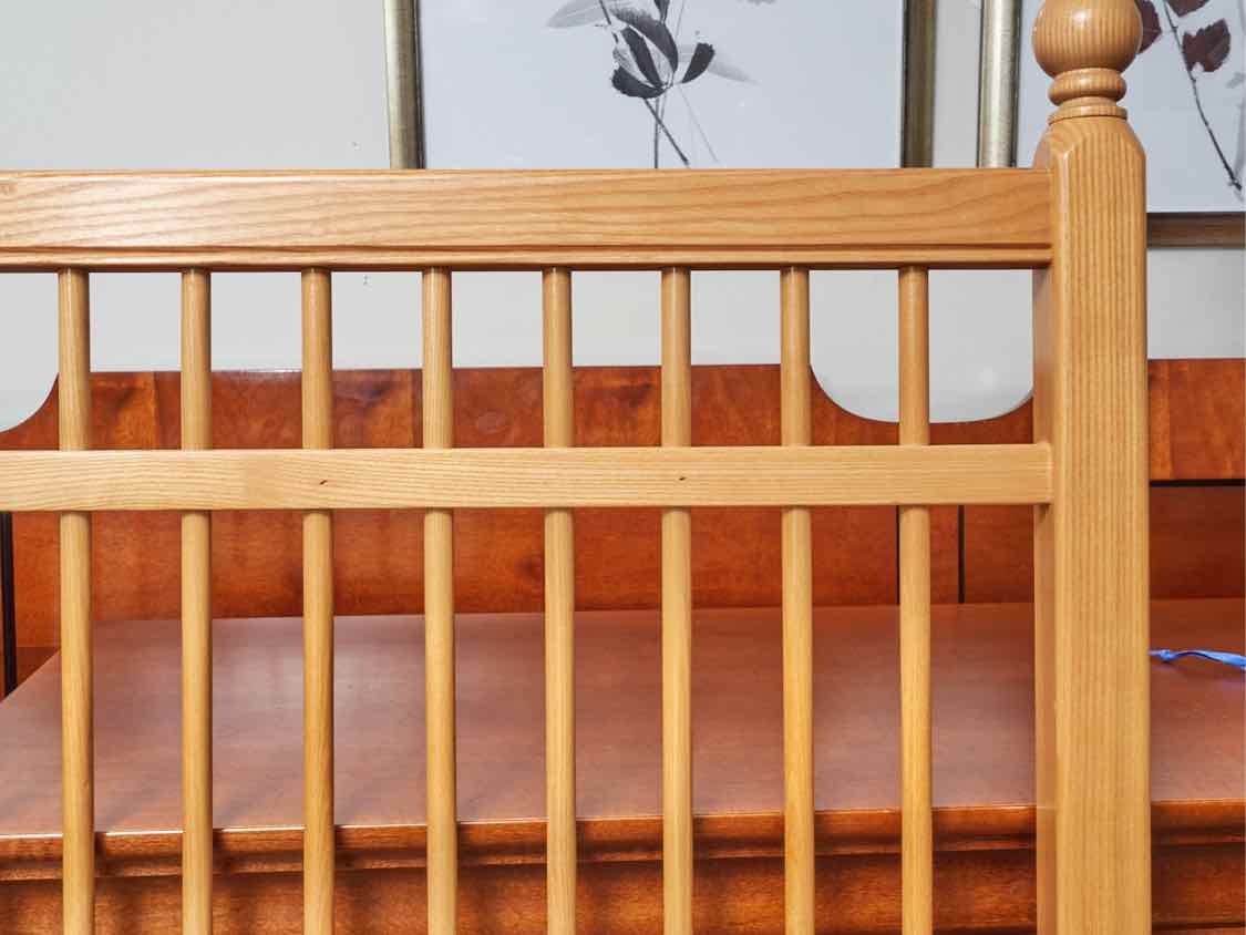Vermont Tubbs Oak Dowel Queen Bed Includes Siderails & Slat Roll