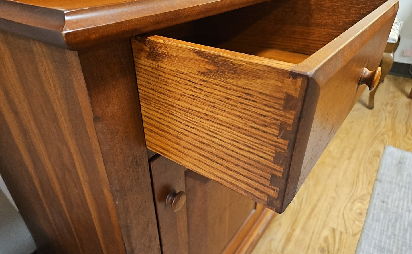 Hunt Furniture 'Fairfield' Large Hutch