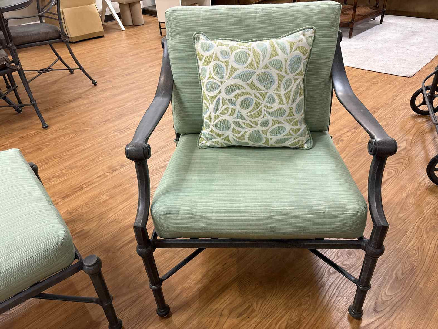 Woodard 'Delphi' Outdoor Set