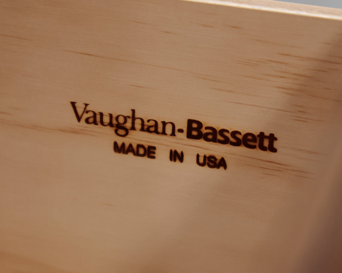Vaughan Bassett 8-Drawer Dresser w/ Mirror.