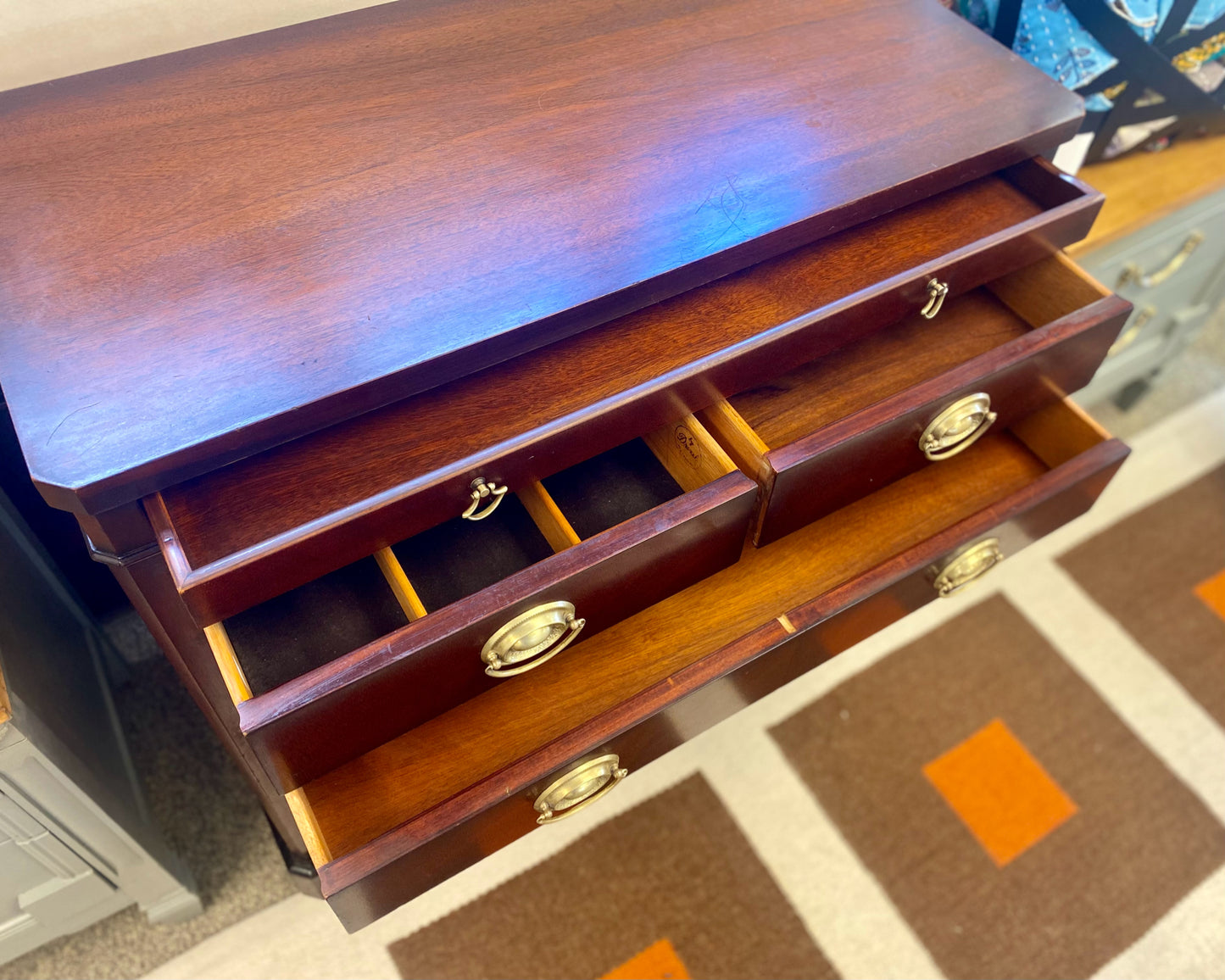 Drexel Mahogany Server with 3 Drawers & Pull Out Serving Tray