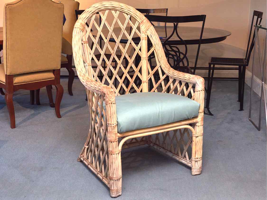 Fort Smith Chair Co. Round  Glass Top  Natural Wicker Base & 4  Cushion Chairs