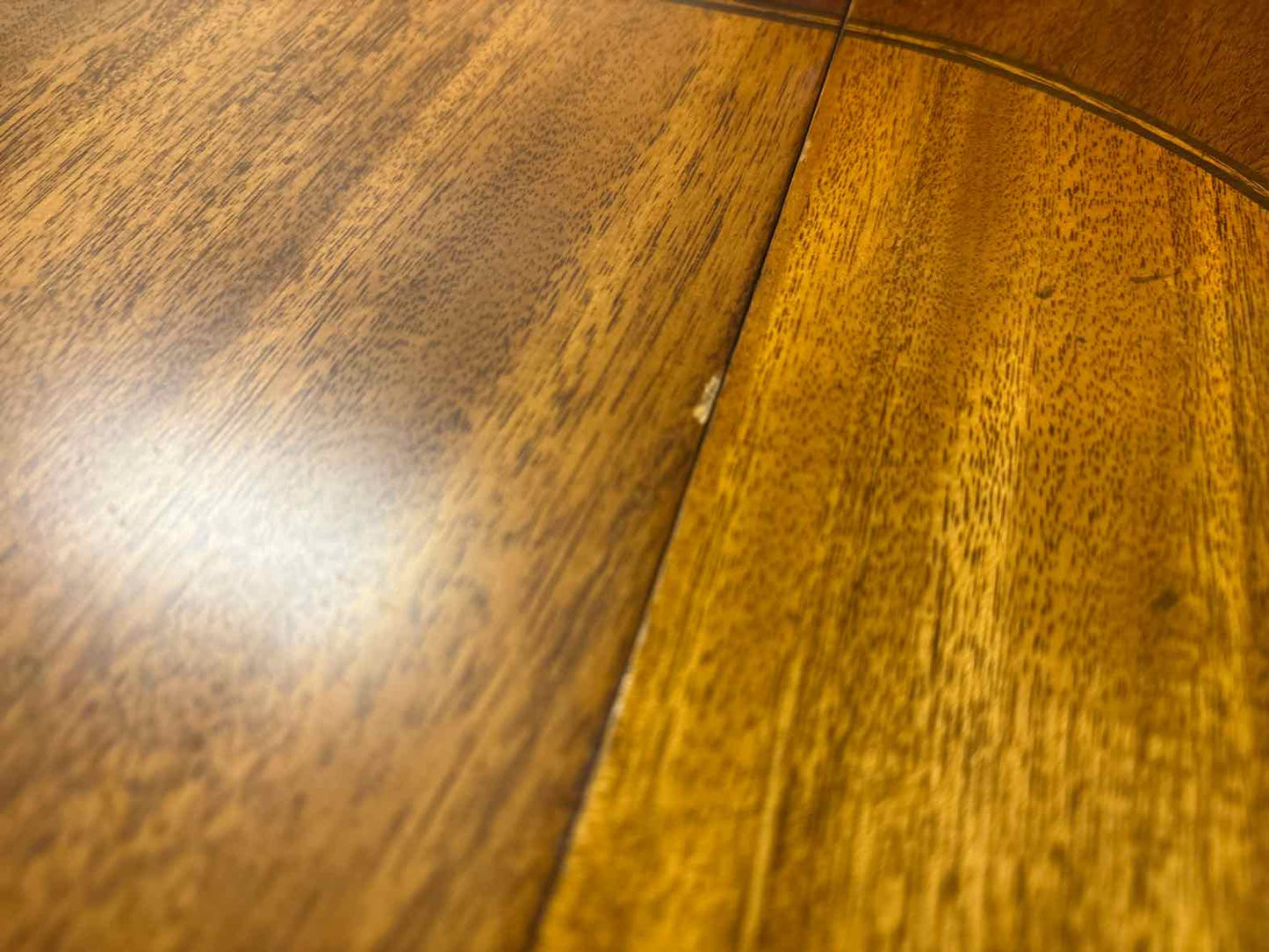Ethan Allen 'Townhouse' Round Mahogany Dining Table