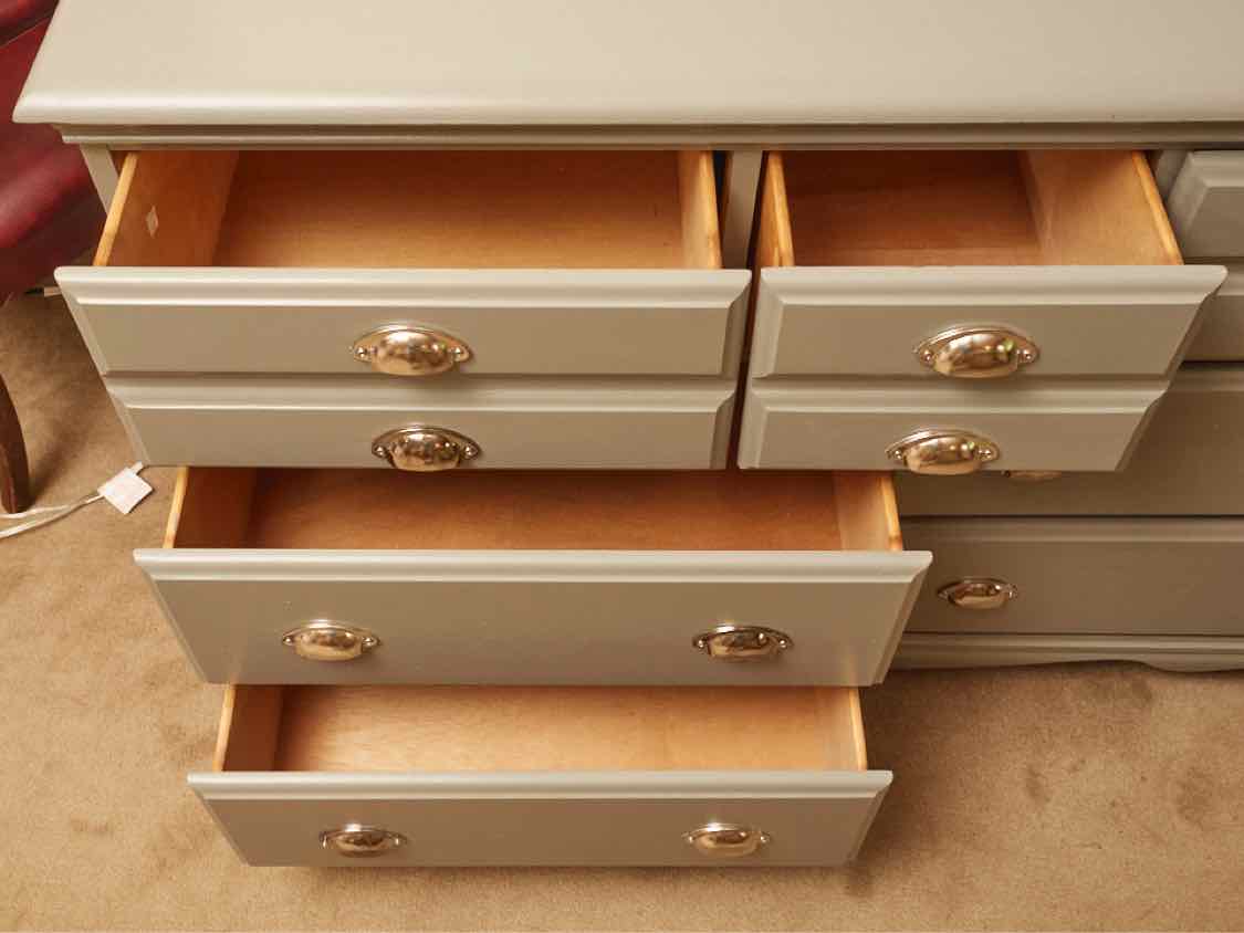 'Beach Pebble Gray' Finish 7 Drawer With Chrome Pulls Chest