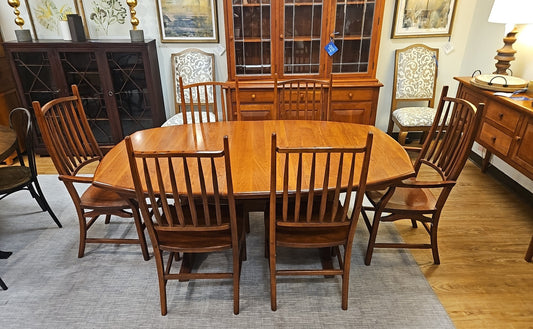 Hunt Furniture 'Hancock' Dining Set w/ 6 Chairs