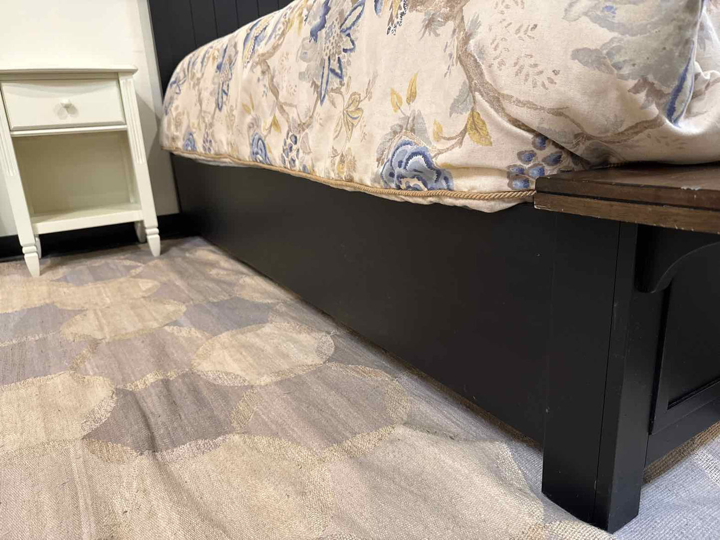 A America 'Stormy Ridge' King Storage Bed in Black