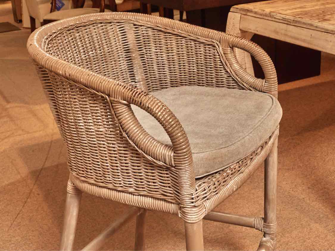 Set Of 5 Pottery Barn Wicker  Counter Stools With Gray Cushions