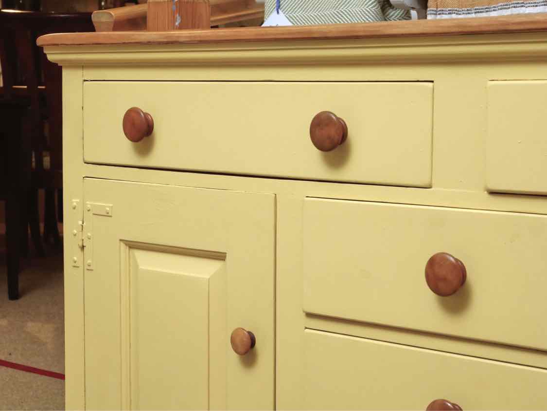 Cushman Colonial Maple Top 'Sunflower Yellow' Finish 5 Drawer 2 Door  Sideboard