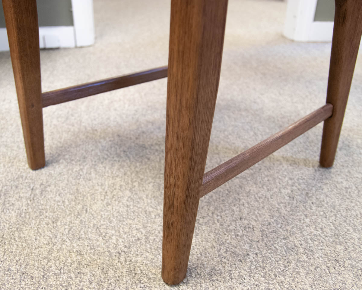 Jofran 48" Round Dining Table & Set of 4 Chairs with Oatmeal Fabric Seats & Back