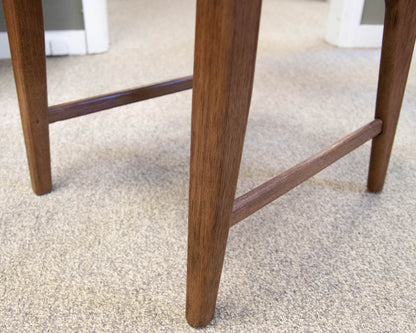 Jofran 48" Round Dining Table & Set of 4 Chairs with Oatmeal Fabric Seats & Back