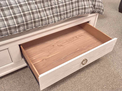 Bassett 'Ventura Panel Storage' King Bed