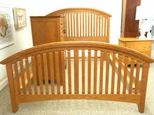 Vaughn Bassett Queen Arched Oak Bed