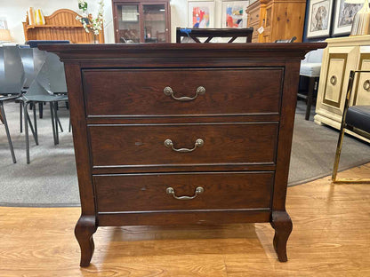 MG+BW Mahogany Bachelor's Chest