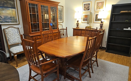 Hunt Furniture 'Hancock' Dining Set w/ 6 Chairs