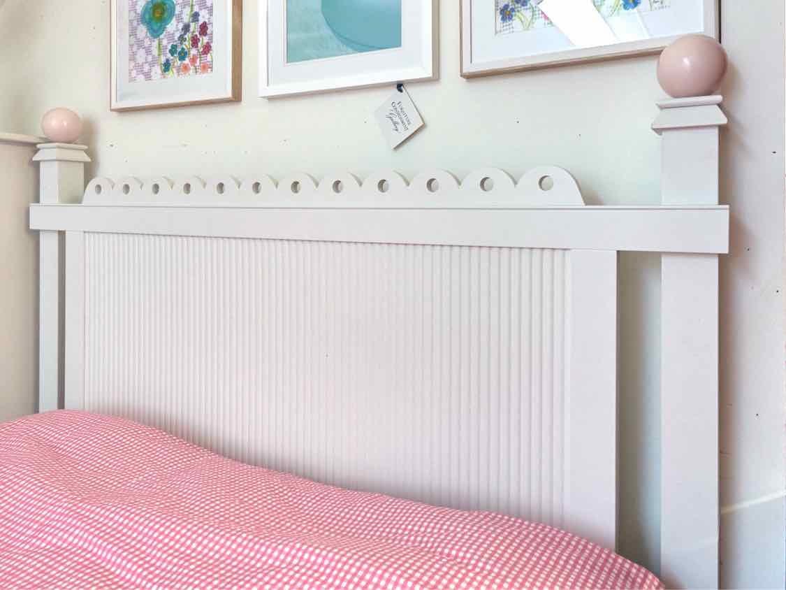 Maine Cottage Queen 'Lizzie' Bed in White & Pink