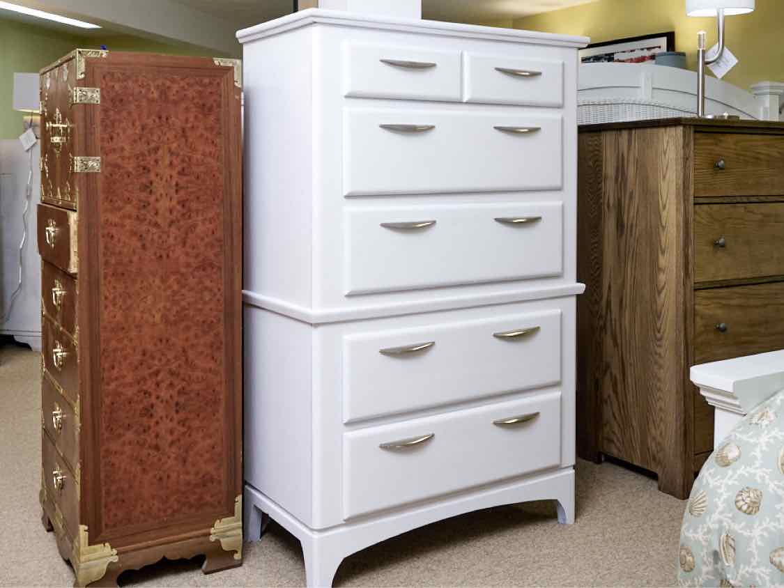Global Furniture 'Cottage White' Custom Finish 5 Drawer Chrome Handles  Chest