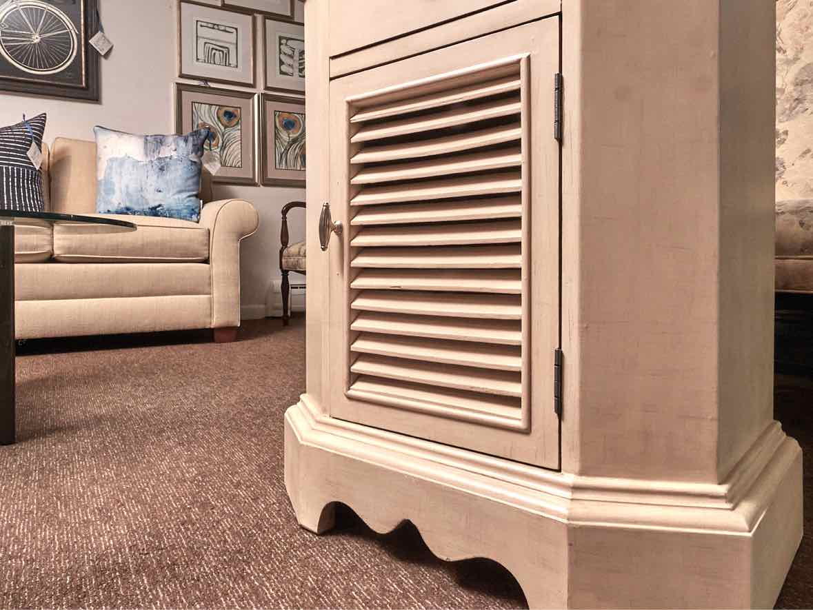 Cream Finish 1 Drawer 1 Door Cabinet Chest