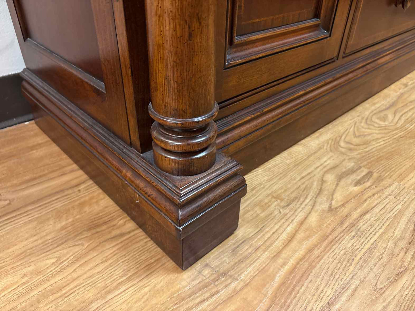 Thomasville 'Fredericksburg' Hutch