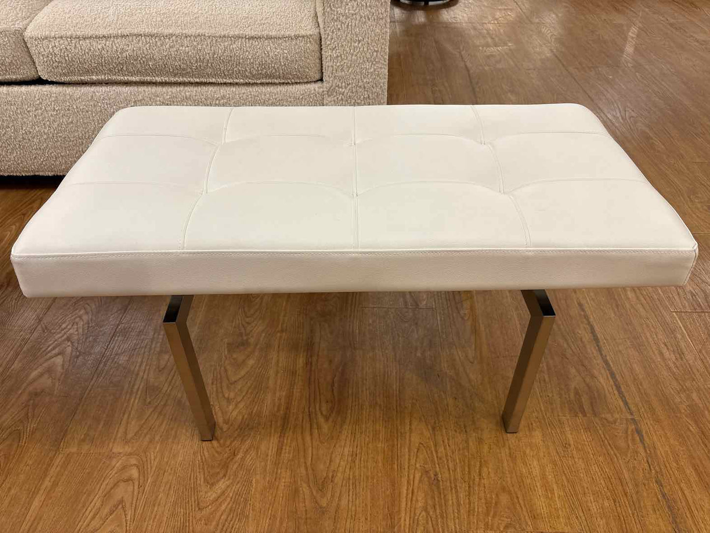 Nuevo 'Louve' Chrome and White Leather Bench