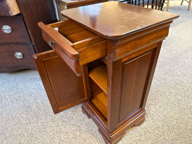 Grange Louis Phillippe Single Drawer Nightstand in Cherry with Cabinet